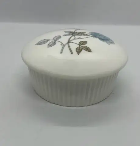 קופסה עגולה מפורצלן