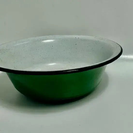 קערה קטנה מאמייל בצבע ירוק