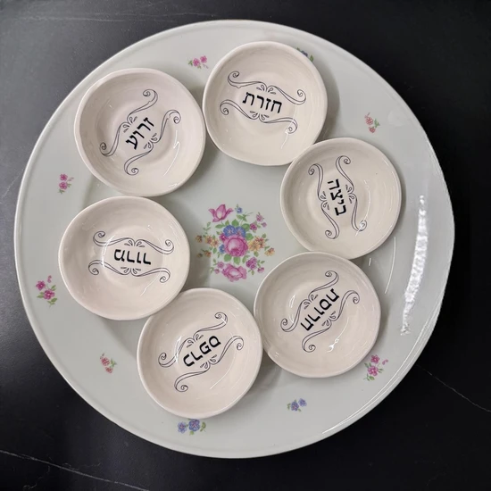 צלחת פורצלן וינטג וקעריות קרמיקה עבודת יד = צלחת פסח