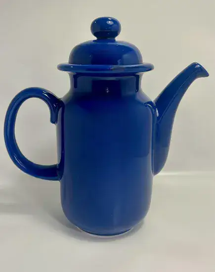 קומקום גדול מקרמיקה בצבע כחול