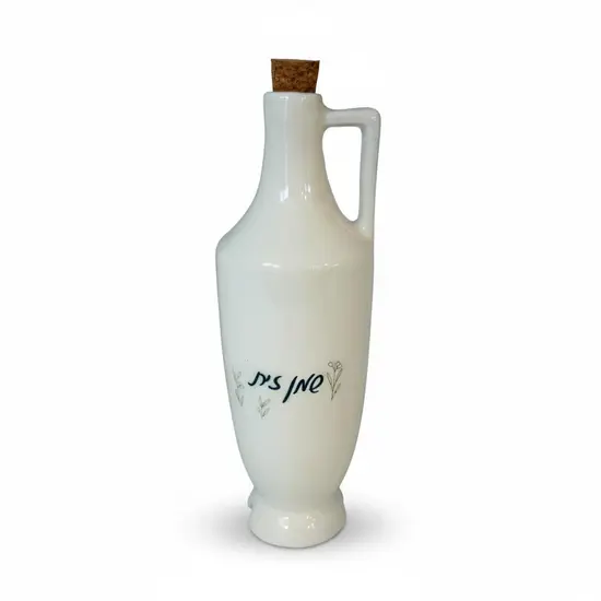 בקבוק קרמיקה  בעבודת יד ונפח של 450 מ"ל , בצבע לבן כיתוב - שמן זית