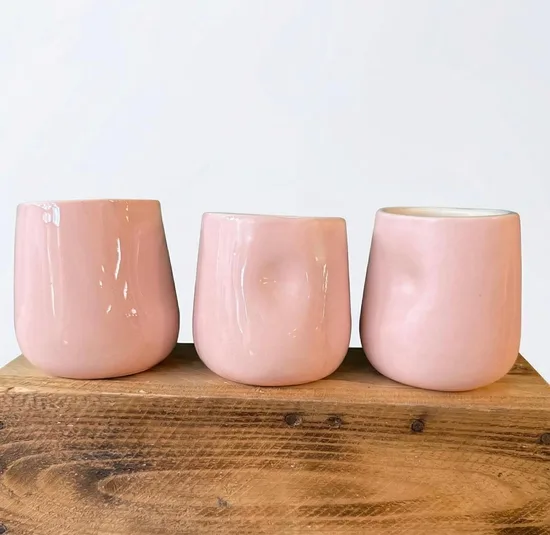 ספל מקרמיקה עבודת יד בצבע ורוד בייבי