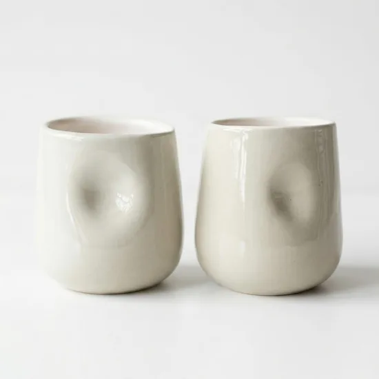 ספל מקרמיקה עבודת יד בצבע אפור בטון בהיר